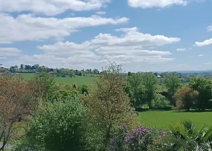 Pyrenees Vue - Commentaires Positifs - Vues Fantastique, Tres Bon Petit-dejeuner, Calme, Piscine, Parking سان جودُ