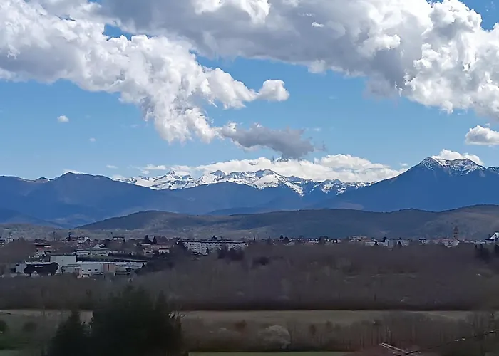شقة Pyrenees Vue - Commentaires Positifs - Vues Fantastique, Tres Bon Petit-dejeuner, Calme, Piscine, Parking *