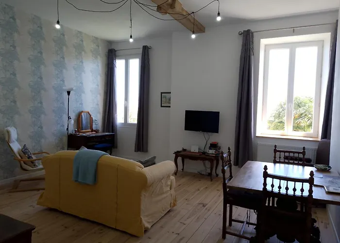 Pyrenees Vue - Commentaires Positifs - Vues Fantastique, Tres Bon Petit-dejeuner, Calme, Piscine, Parking