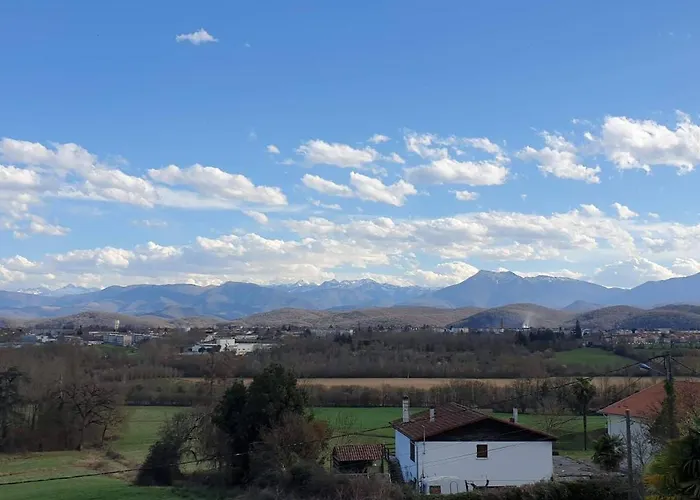 Pyrenees Vue - Commentaires Positifs - Vues Fantastique, Tres Bon Petit-dejeuner, Calme, Piscine, Parking Апартаменты