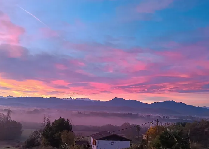 Апартаменты Pyrenees Vue - Commentaires Positifs - Vues Fantastique, Tres Bon Petit-dejeuner, Calme, Piscine, Parking Сен-Годенс