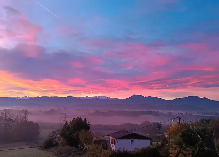 Pyrenees Vue - Commentaires Positifs - Vues Fantastique, Tres Bon Petit-dejeuner, Calme, Piscine, Parking Апартаменты Сен-Годенс